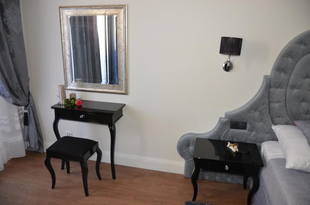 Adalbert Apartment *